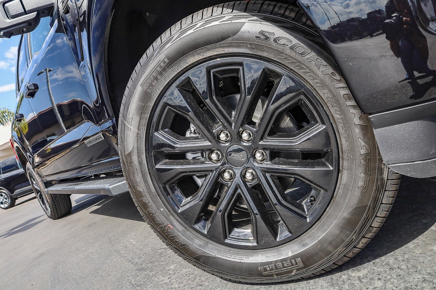 2025 Ford F-150 XLT photo 2