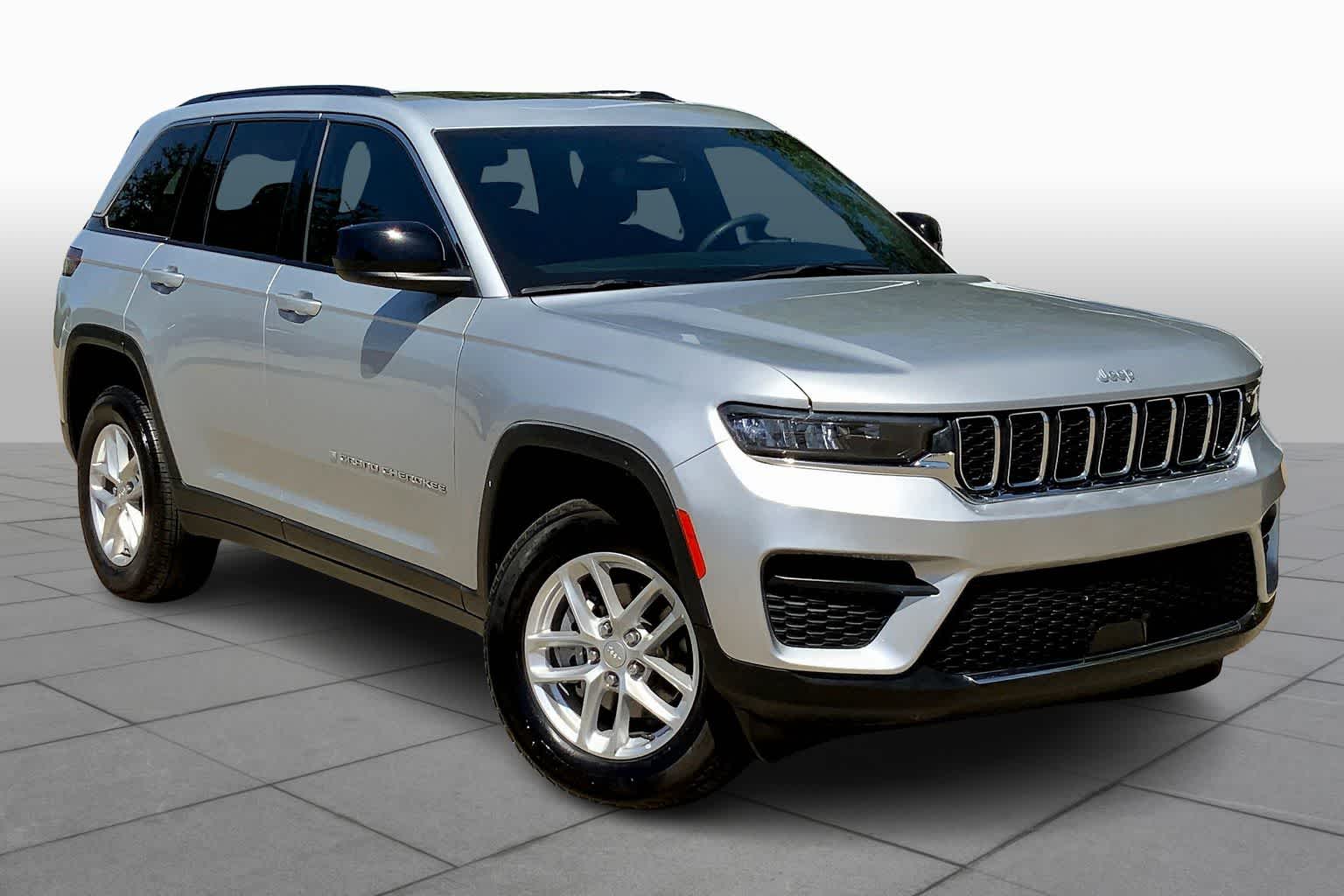 2024 Jeep Grand Cherokee Laredo X photo 2