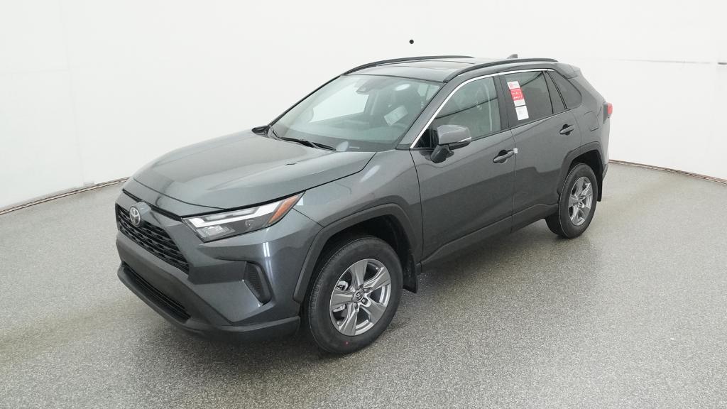 2025 Toyota RAV4 XLE's photo