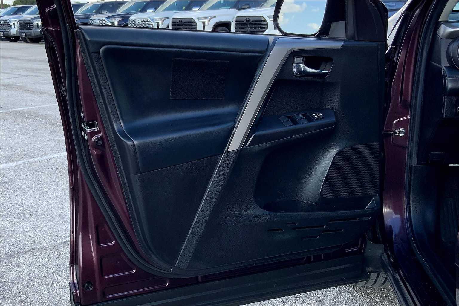 2018 Toyota RAV4 XLE photo 20