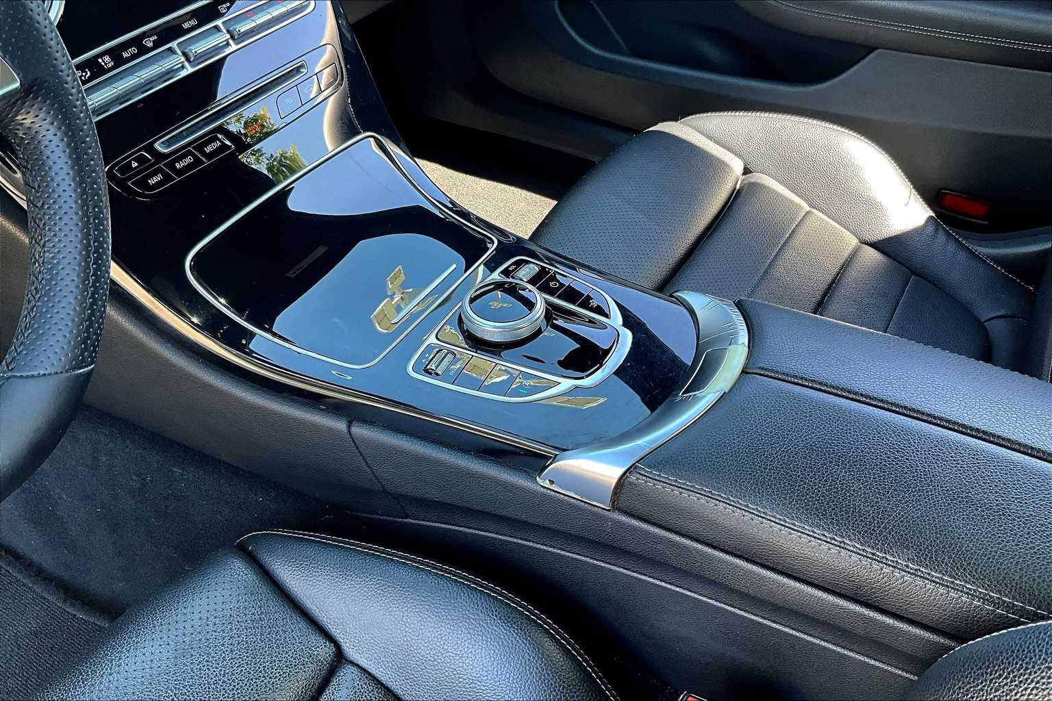 2017 Mercedes Benz C 300 photo 16