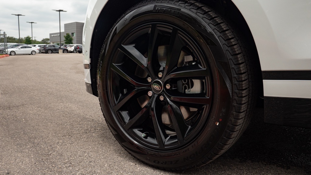 2025 Land Rover Range Rover Velar SE photo 11