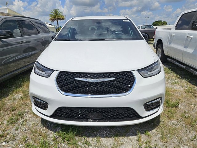 2025 Chrysler Pacifica photo 2