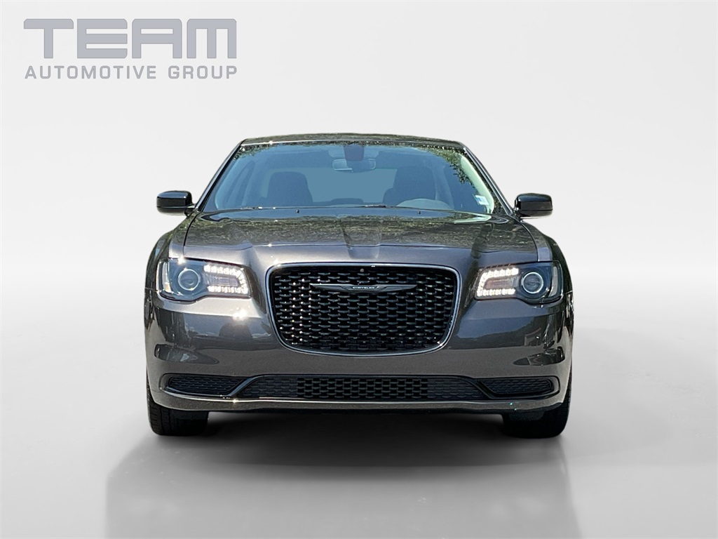 2023 Chrysler 300 Touring photo 2