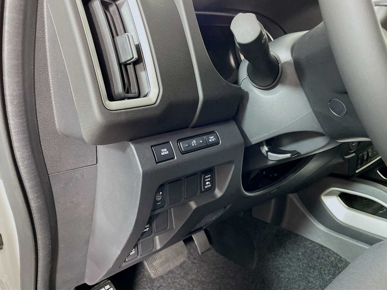2025 Nissan Frontier SV photo 7