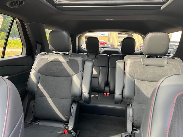 2025 Ford Explorer ST photo 26