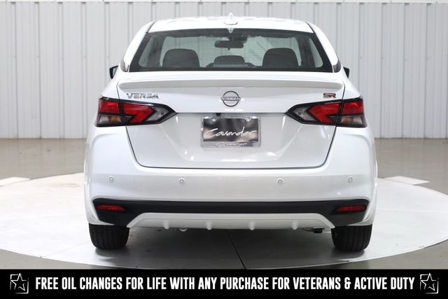 2025 Nissan Versa SR photo 5