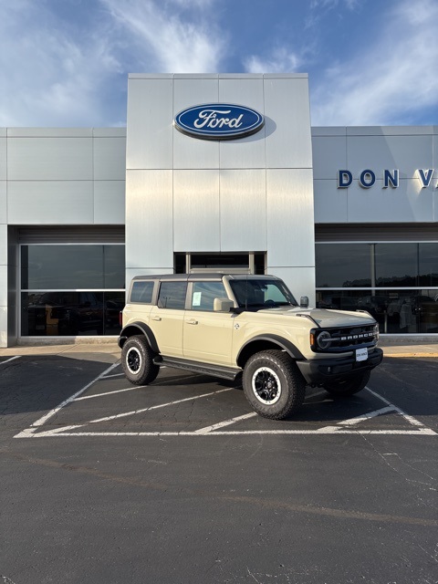 2025 Ford Bronco 4-Door Outer Banks's photo
