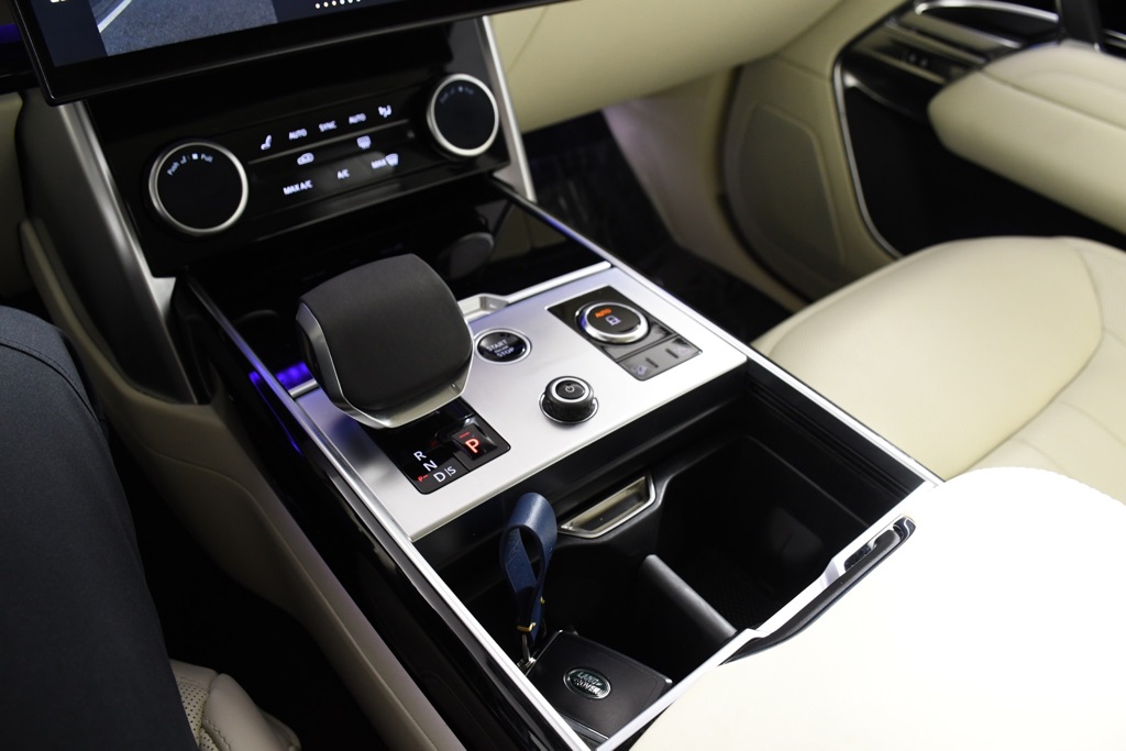 2023 Land Rover Range Rover SE photo 27