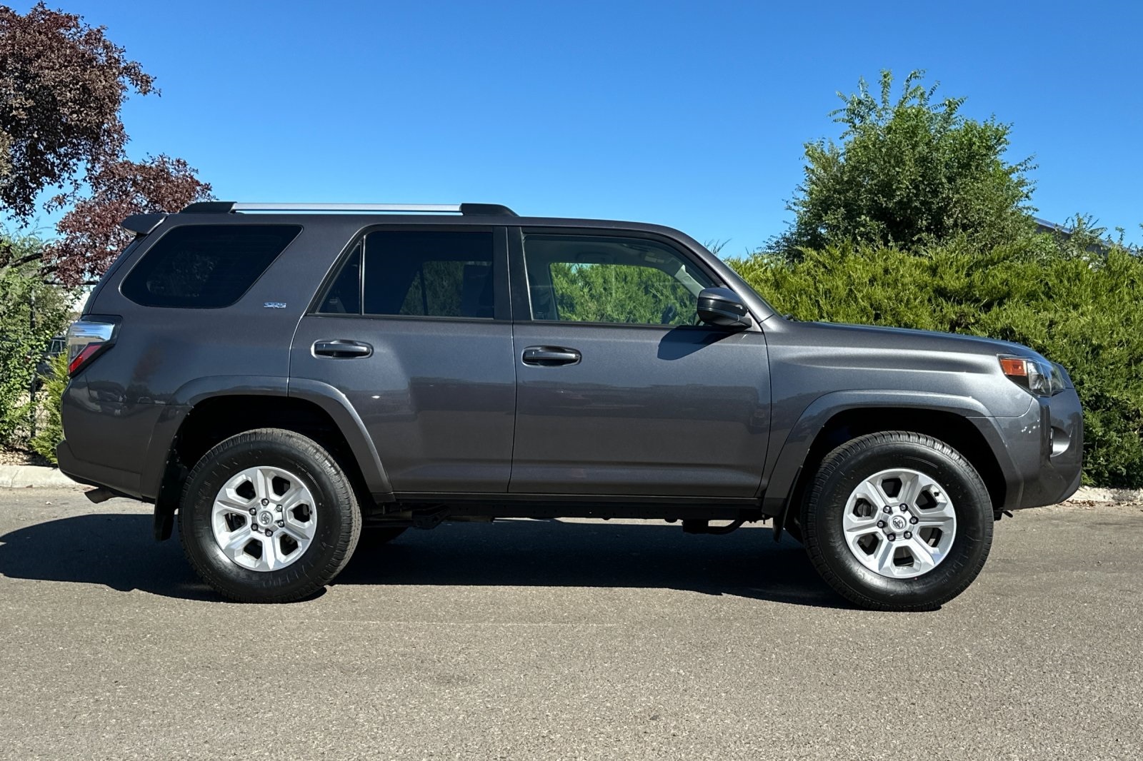 2023 Toyota 4Runner SR5 photo 2