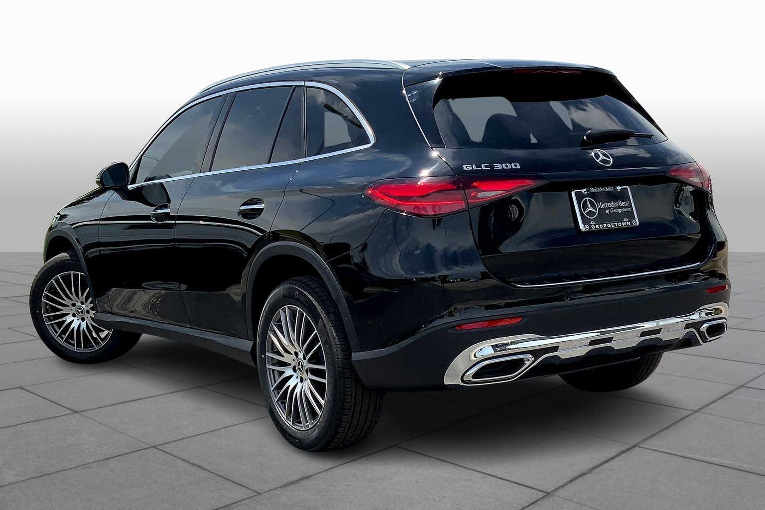 2025 Mercedes Benz GLC 300 photo 4
