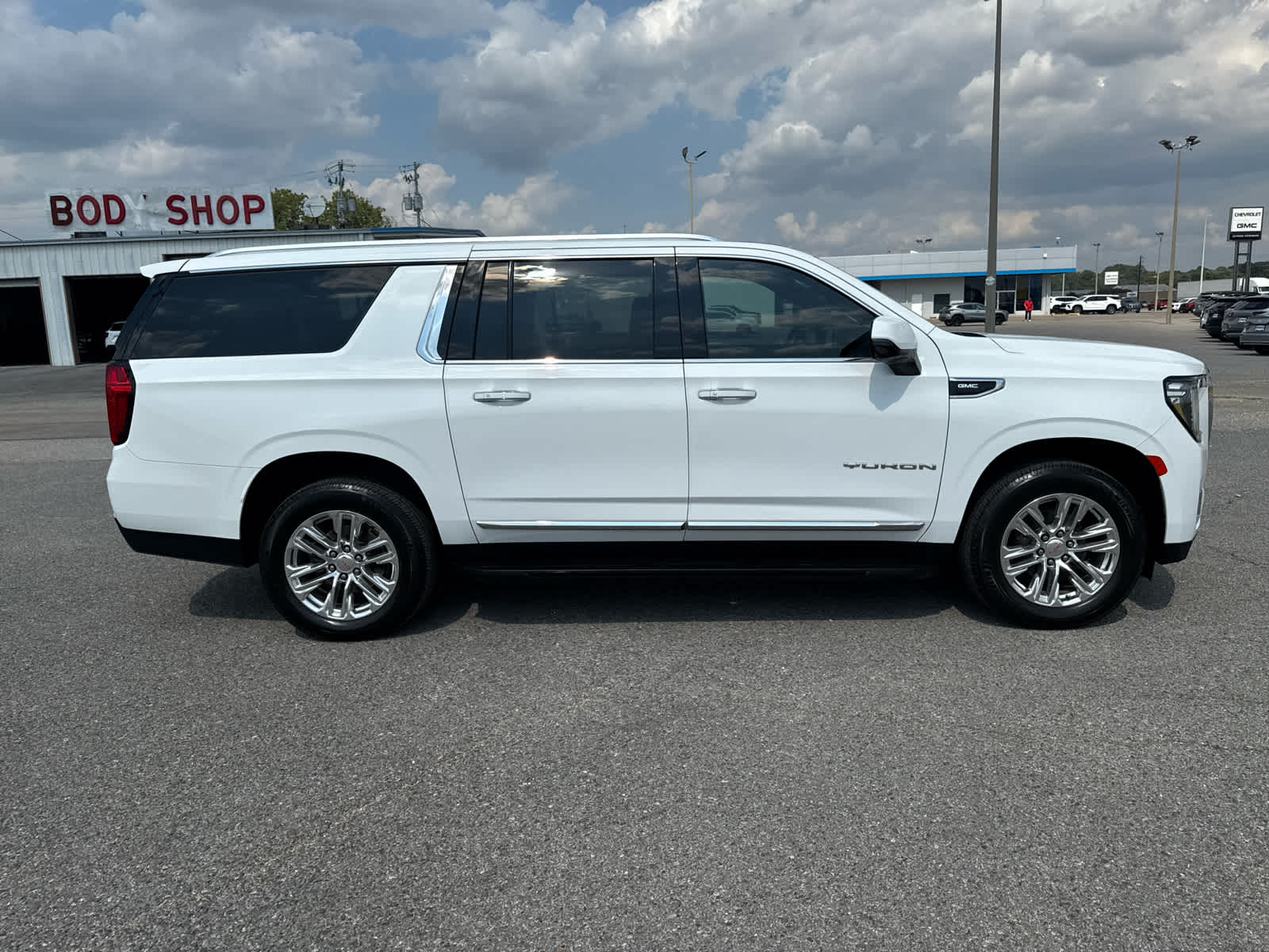 2022 Gmc Yukon XL SLT photo 2