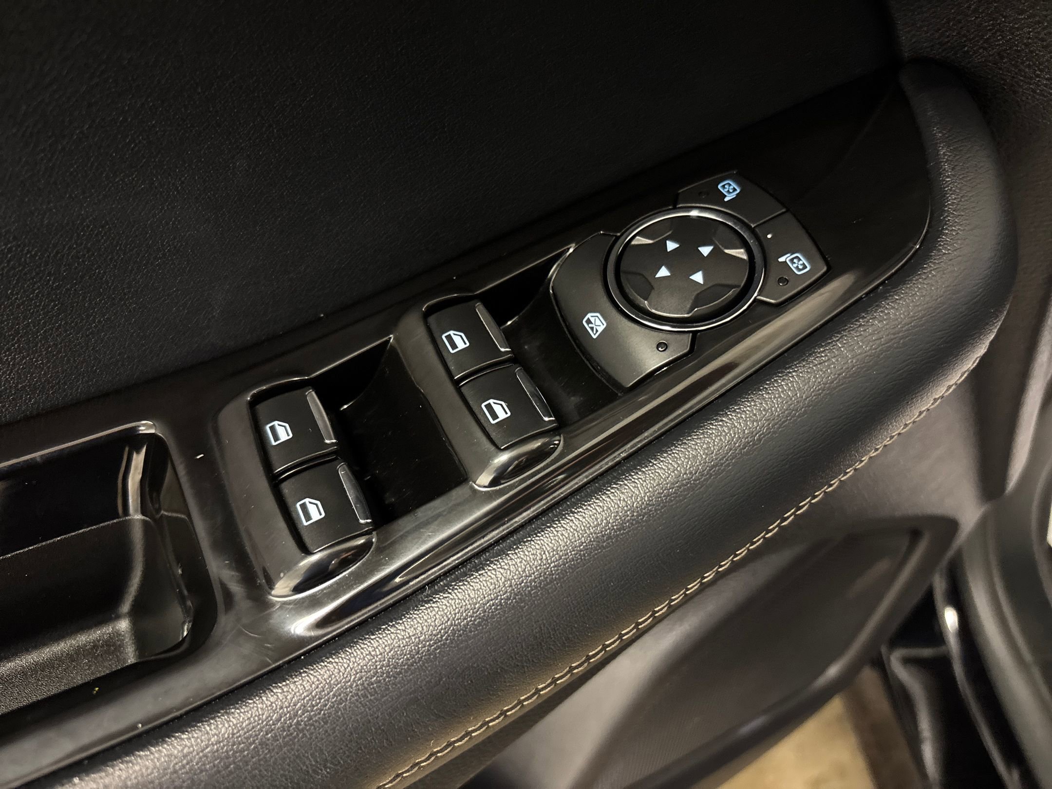 2019 Ford Edge ST photo 24