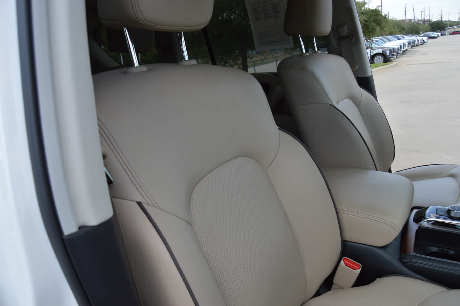 2024 Nissan Armada SL photo 11