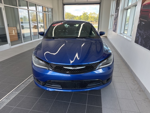 2016 Chrysler 200 S photo 2