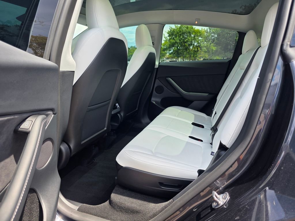 2025 Tesla Model Y Long Range photo 22