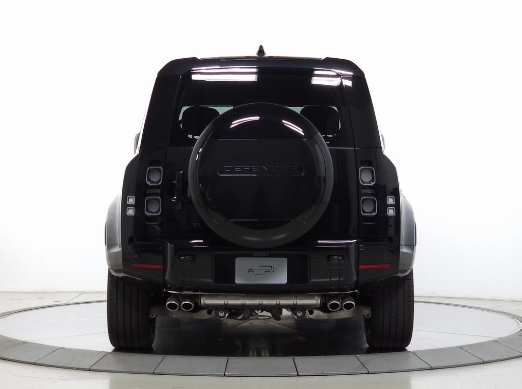 2025 Land Rover Defender 110 V8 photo 4