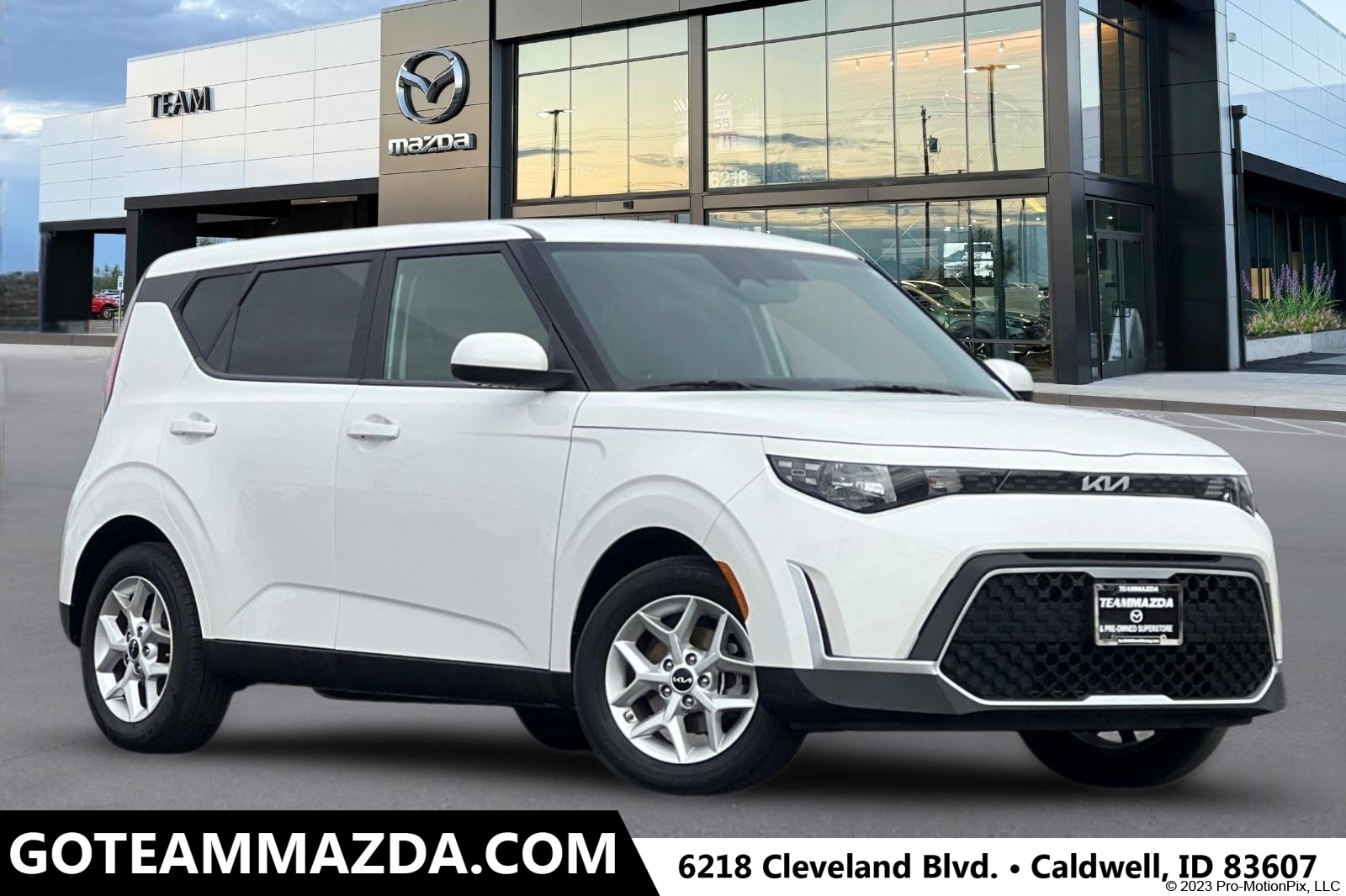 2023 Kia Soul LX's photo