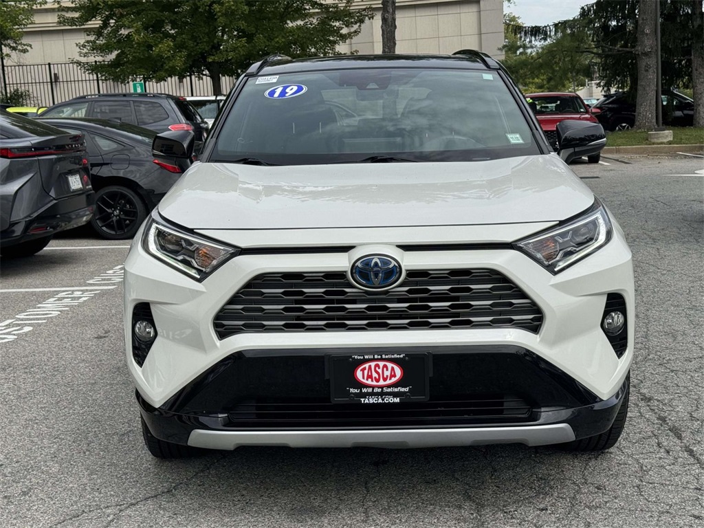 2019 Toyota RAV4 Hybrid XSE photo 2