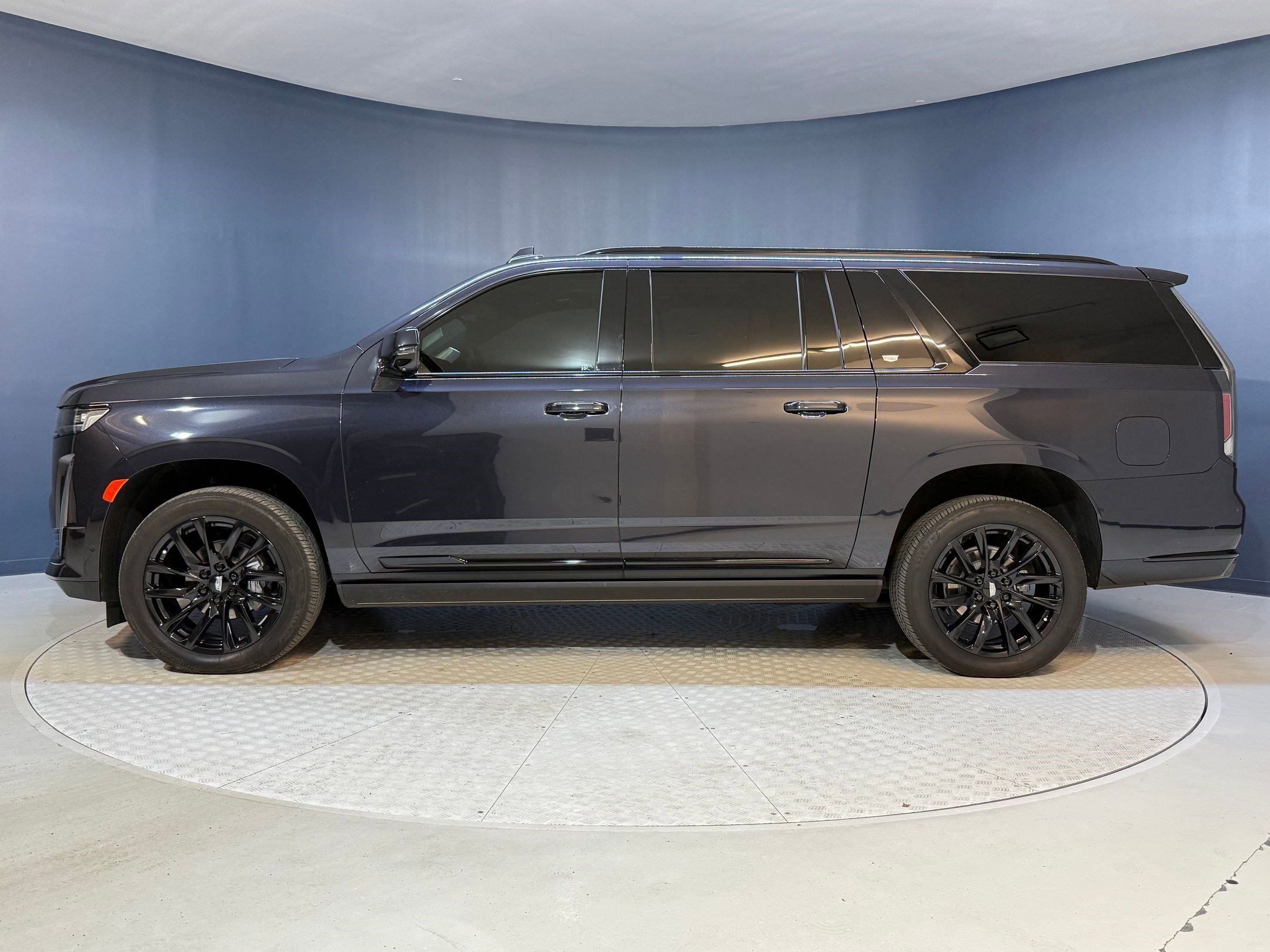 2024 Cadillac Escalade ESV Sport Platinum photo 2