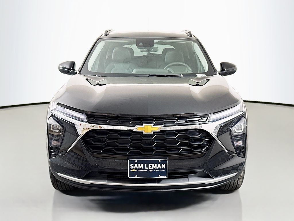 2025 Chevrolet Trax LT photo 2