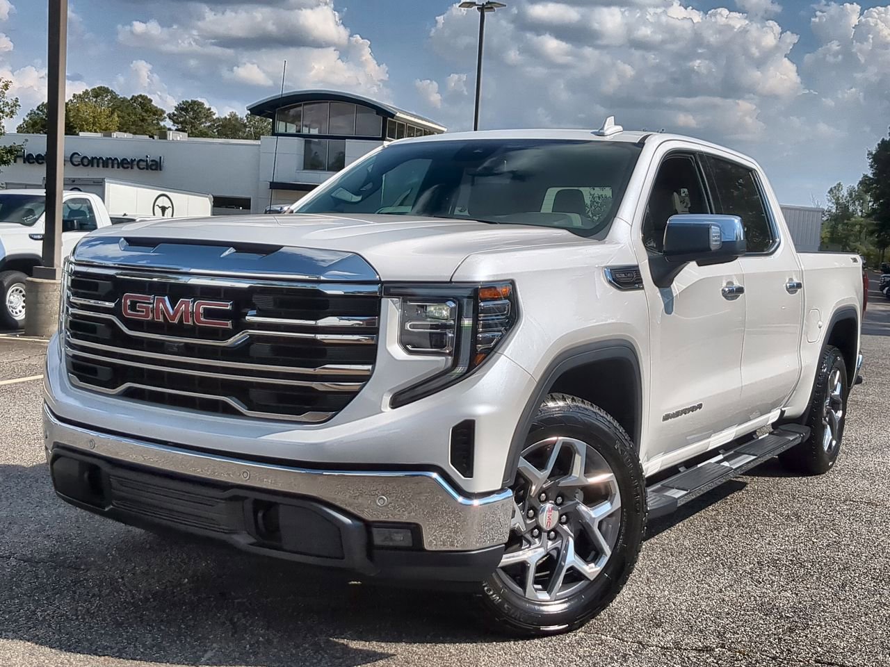 2023 GMC Sierra 1500 SLT's photo