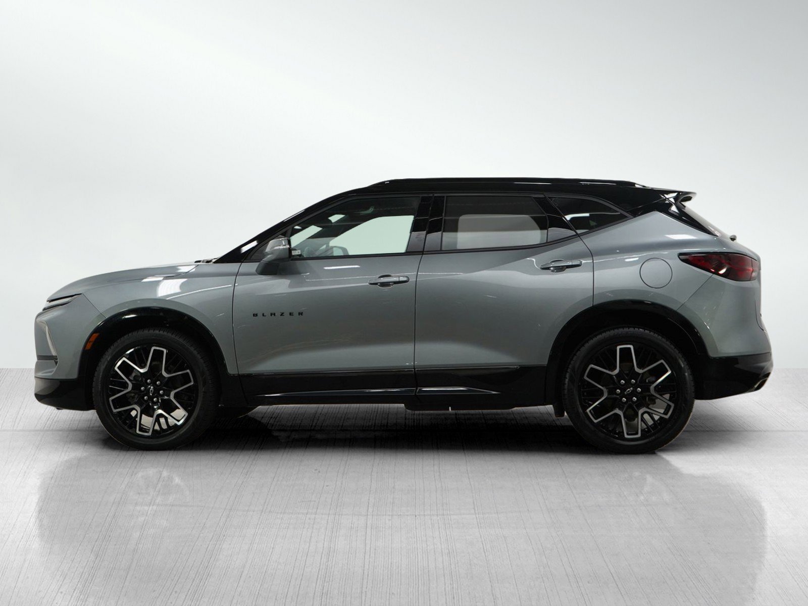 Used 2023 Chevrolet Blazer RS with VIN 3GNKBKRS2PS204070 for sale in Roseville, Minnesota