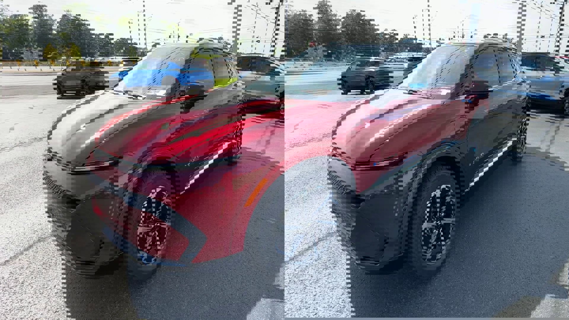 2025 Chevrolet Equinox LT photo 2