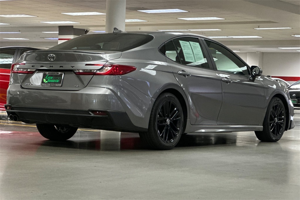 2025 Toyota Camry SE photo 2