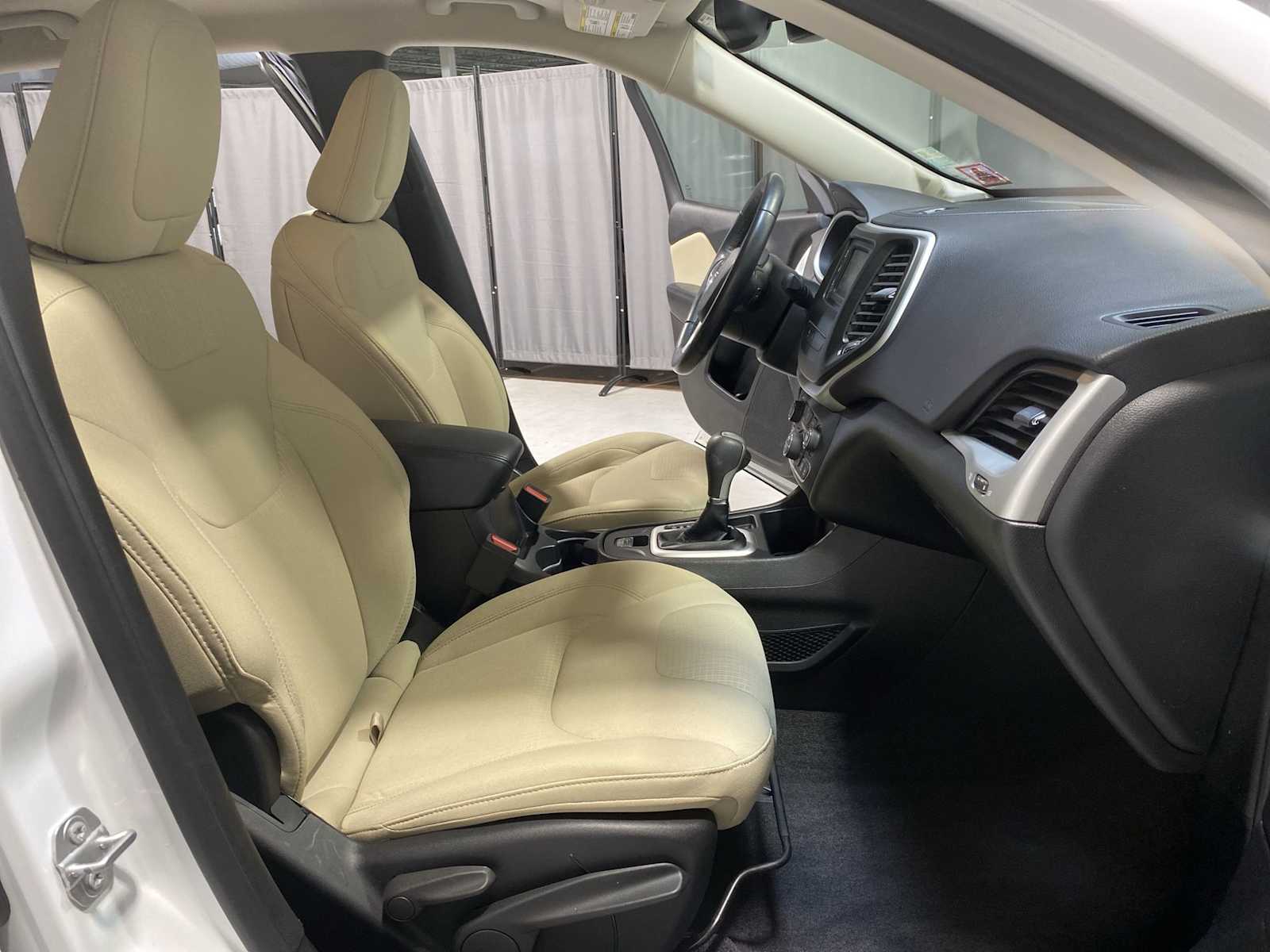 2017 Jeep Cherokee Latitude photo 12