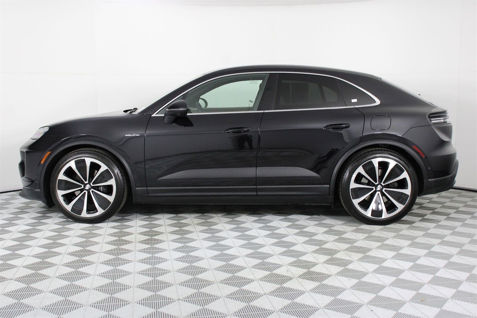 Certified 2025 Porsche Macan Base with VIN WP1AD2XA1SL077895 for sale in Pasadena, CA