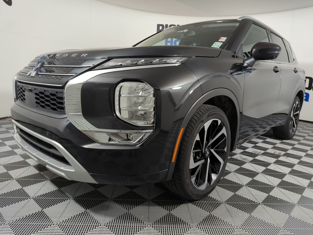 2024 Mitsubishi Outlander SEL's photo