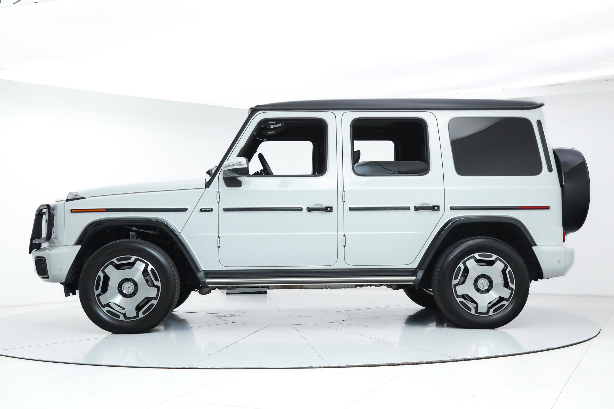2025 Mercedes Benz G 550 photo 2