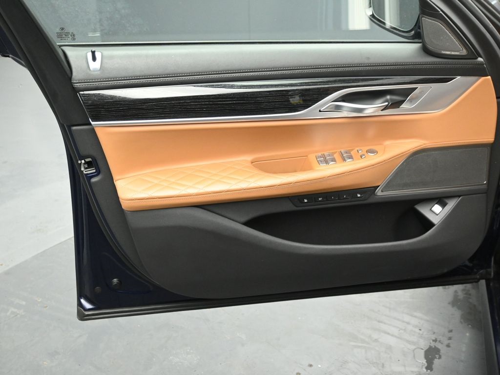 2022 BMW 750LI - Image 19