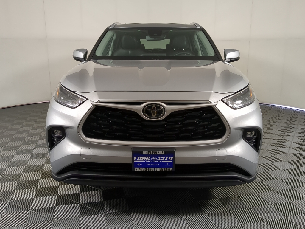 2022 Toyota Highlander XLE photo 3