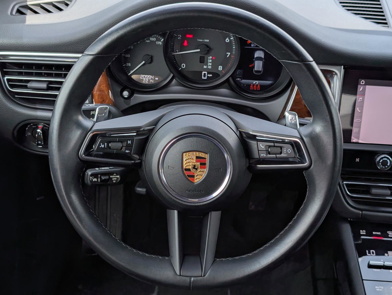 2023 Porsche Macan T photo 27