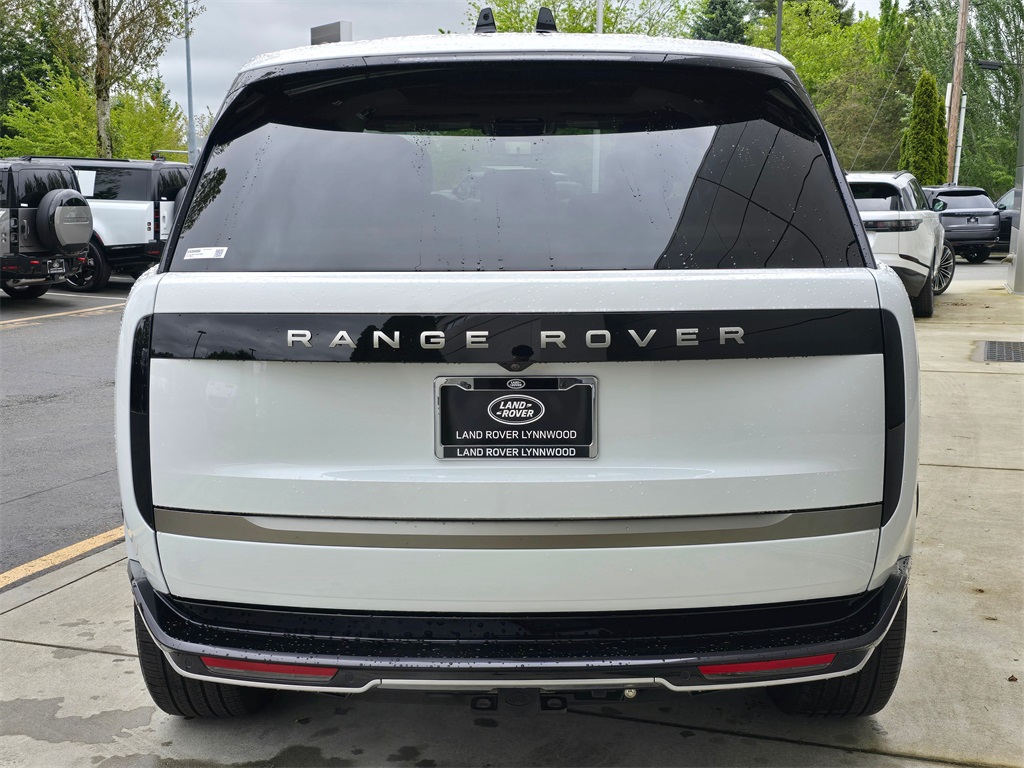 2025 Land Rover Range Rover SE photo 3