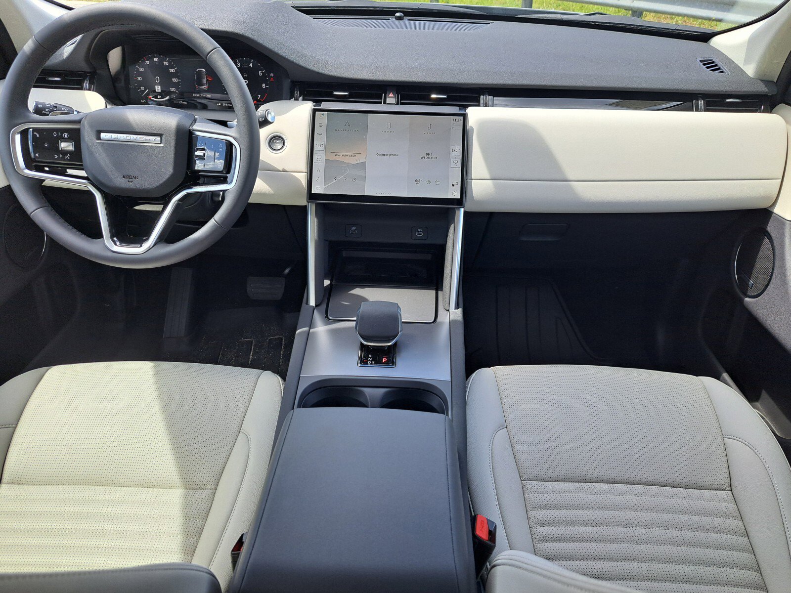 2025 Land Rover Discovery Sport S photo 3