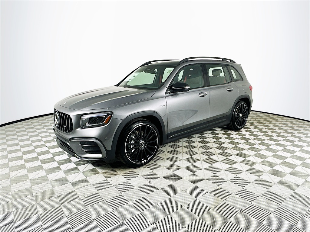 2025 Mercedes Benz GLB 35 AMG 4MATIC photo 3