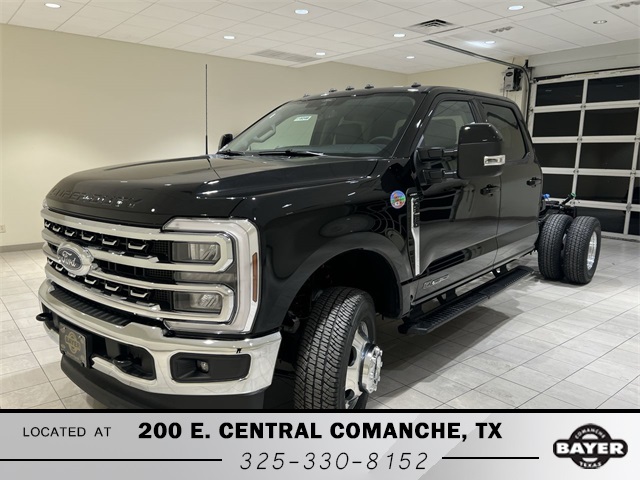 2026 Ford F-350 Super Duty Chassis Cab Lariat's photo