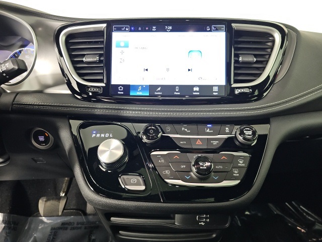 2026 Chrysler Pacifica photo 20