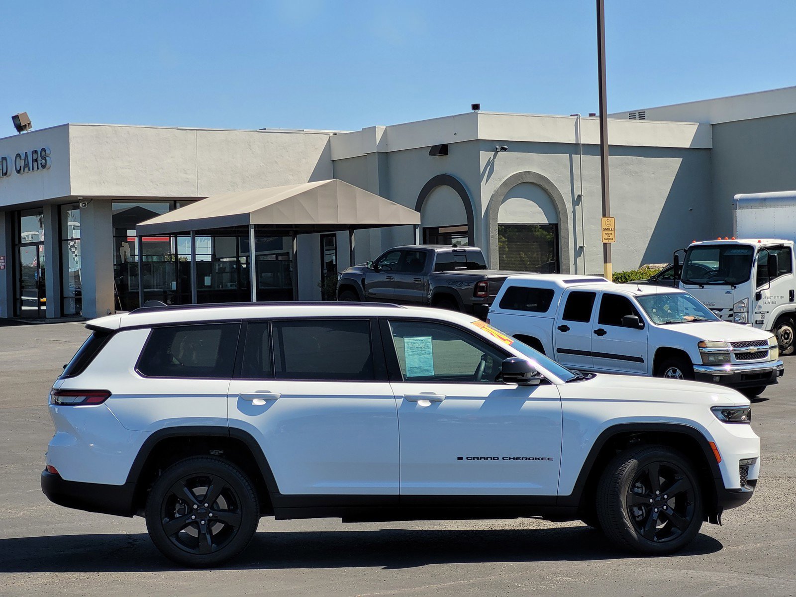 2024 Jeep Grand Cherokee Limited photo 2