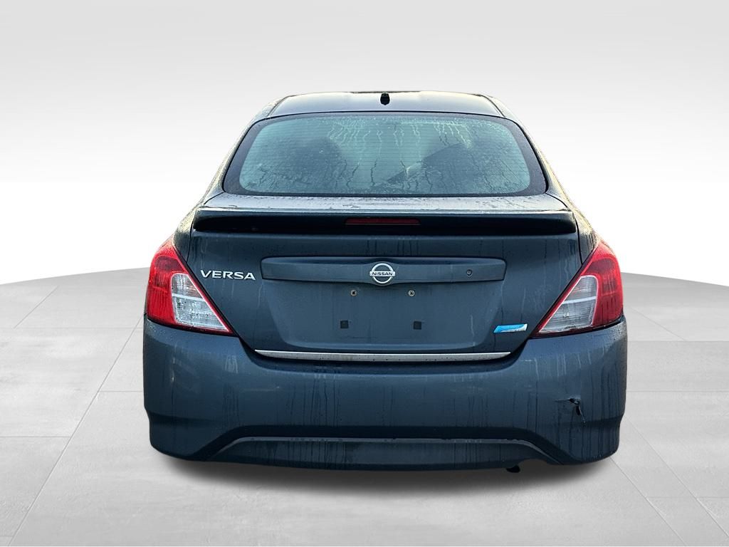 2015 Nissan Versa 1.6 Plus photo 5