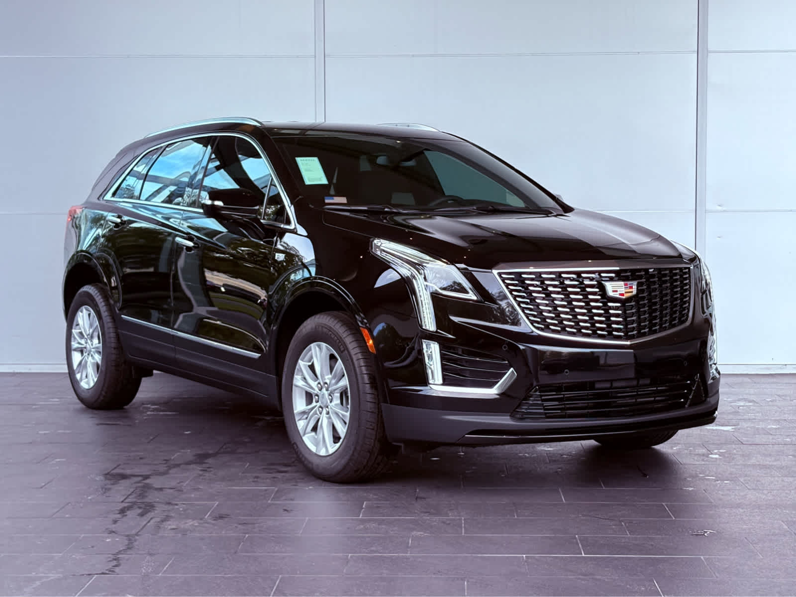 2025 Cadillac XT5 Luxury photo 2