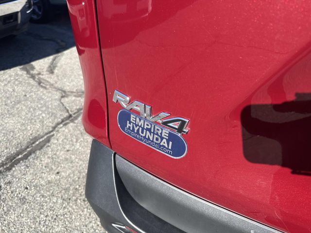 2023 Toyota RAV4 XLE photo 4