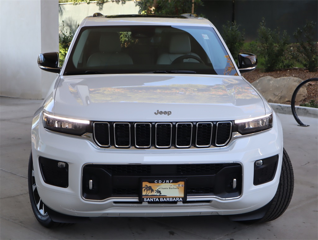 2023 Jeep Grand Cherokee Overland photo 2