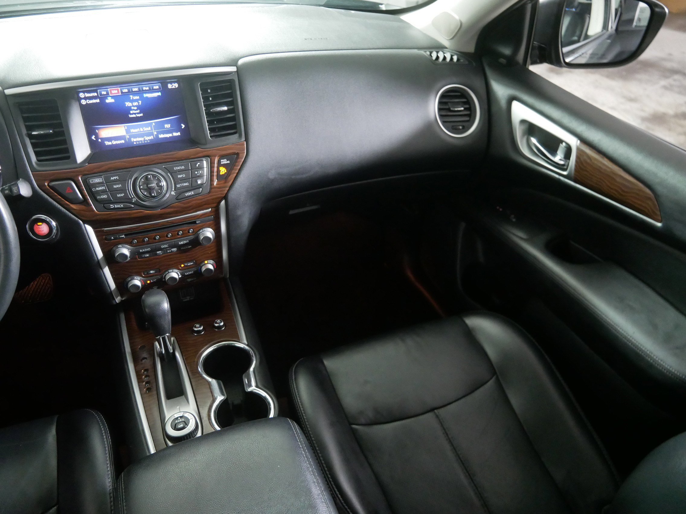 2018 Nissan Pathfinder Platinum photo 10