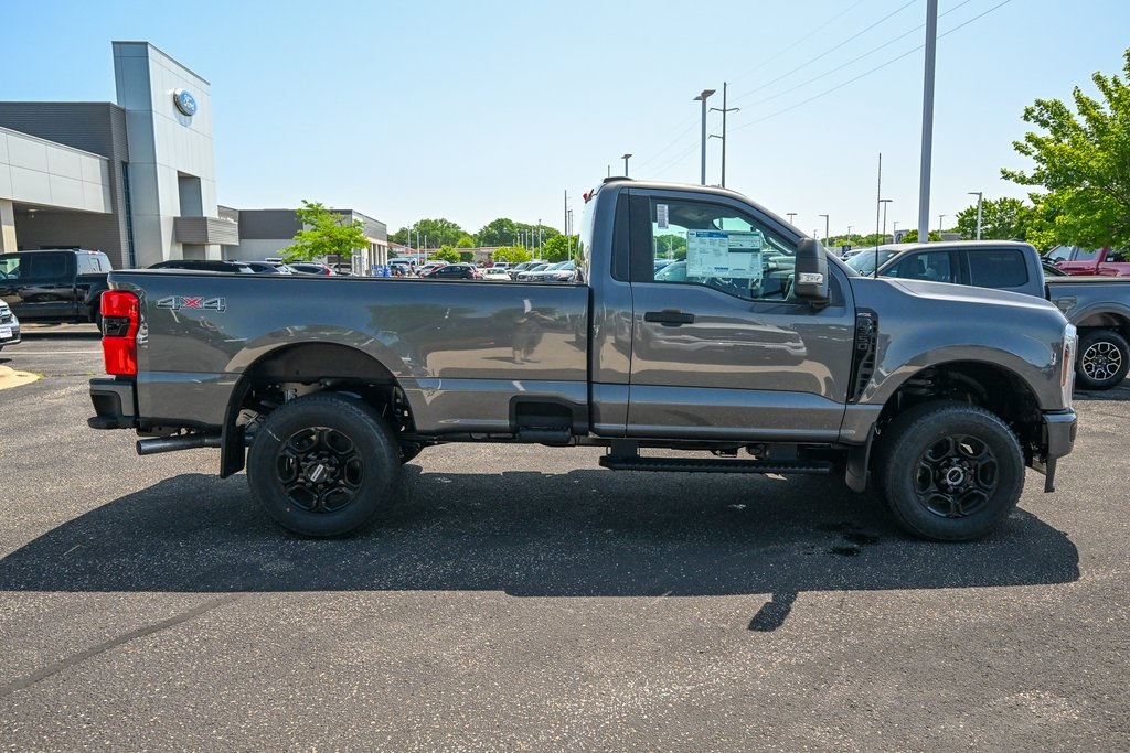 2025 Ford F-350 XL photo 3