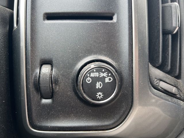 2017 Chevrolet Silverado 1500 LT photo 19