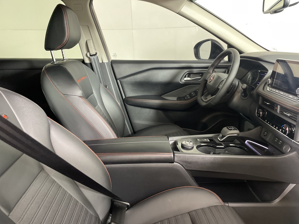 2026 Nissan Rogue SV photo 10